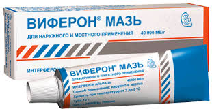 undefinedПрименение Виферона (Генферона) при геморроидальных узелках</strong>«></p><p>Виферон и Генферон – это лекарственные препараты, основным действующим веществом которых является интерферон. Интерферон – это белок, вырабатываемый организмом как ответ на вирусные инфекции. Виферон и Генферон обладают иммуномодулирующим и противовирусным действием, которые помогают в борьбе с воспалением и ускоряют процесс заживления ран и язв.</p><p>При геморрое Виферон (Генферон) назначают в виде свечей, которые вводятся прямо в прямую кишку. Они уменьшают воспаление и отек тканей в области ануса и улучшают кровоснабжение в этом районе. Кроме того, свечи Виферон (Генферон) способствуют регенерации поврежденных тканей, ускоряют процесс заживления трещин и язв и снижают болевые ощущения.</p><h2>Влияние Виферона (Генферона) на симптомы геморроя</h2><p><img loading=